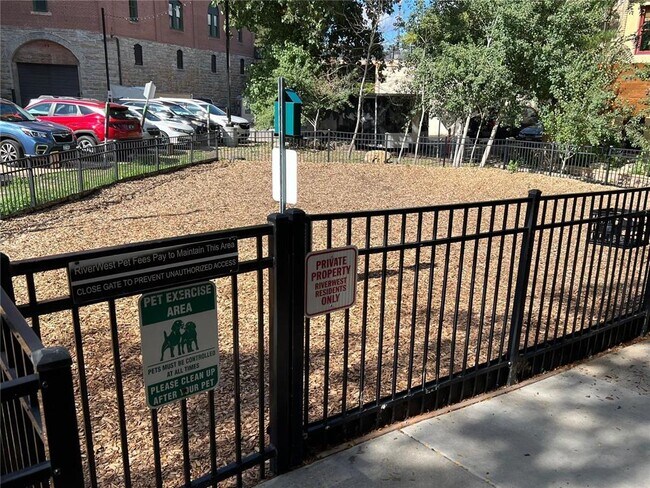 Foto del edificio - 401 S 1st St