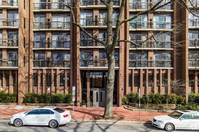 Foto del edificio - 1001 26th St NW