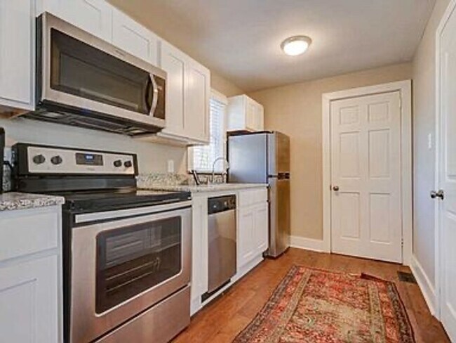 Foto del edificio - South Knox 3BR/2BA - TWO kitchens; great for roommates or MIL suite