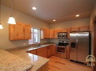 Building Photo - 1328 Manzanita Dr