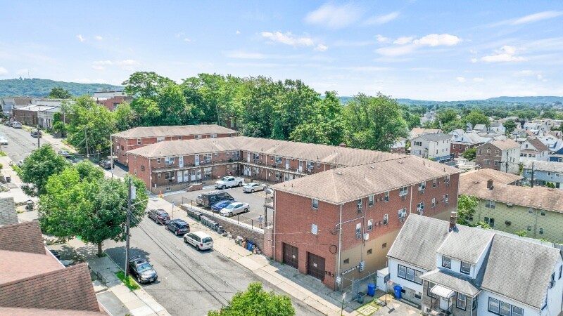 Primary Photo - 173 Sherman Ave