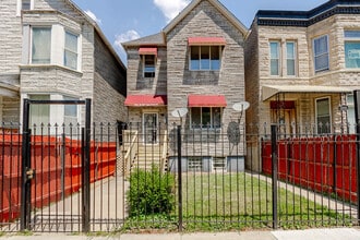 Building Photo - 648 W 60th St