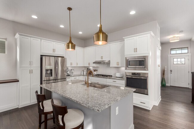 Foto del edificio - 4BD, 3.5BA Northfield Home with Finished Basement and 2-Car Garage