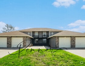 Building Photo - 517 Sky Vue Dr