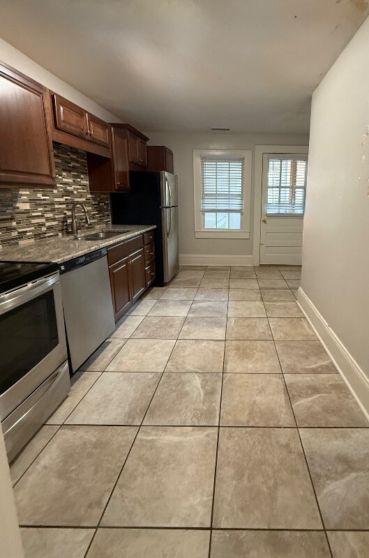 Foto principal - 315 Hillcrest Dr