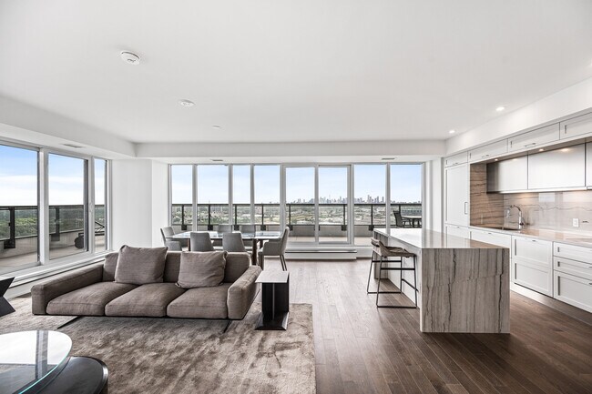 Photo du bâtiment - 30 Inn On The Pk Dr