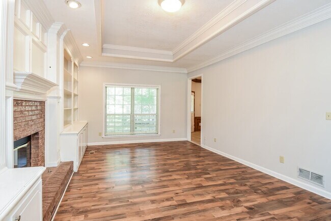 Building Photo - 893 Stonemill Manor