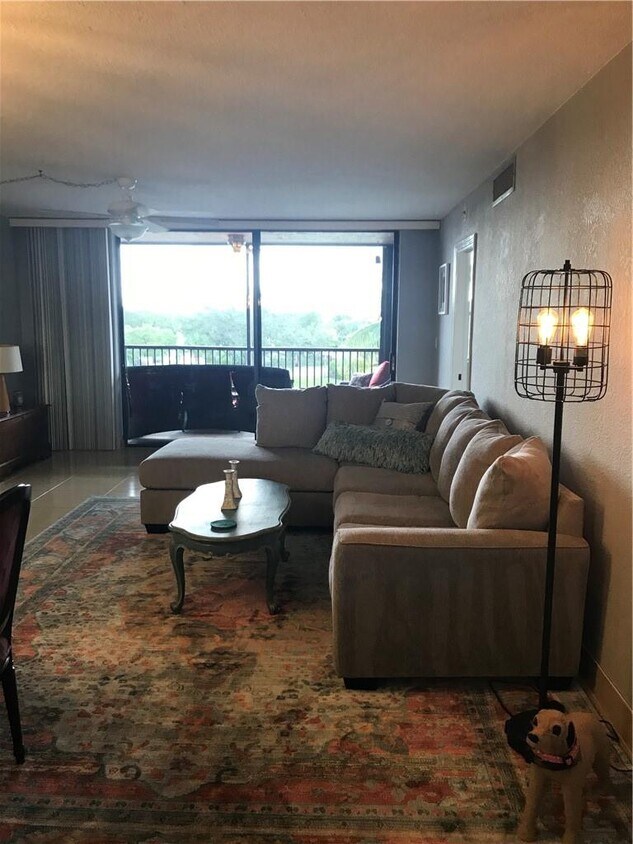 Foto principal - 100 NW 76th Ave