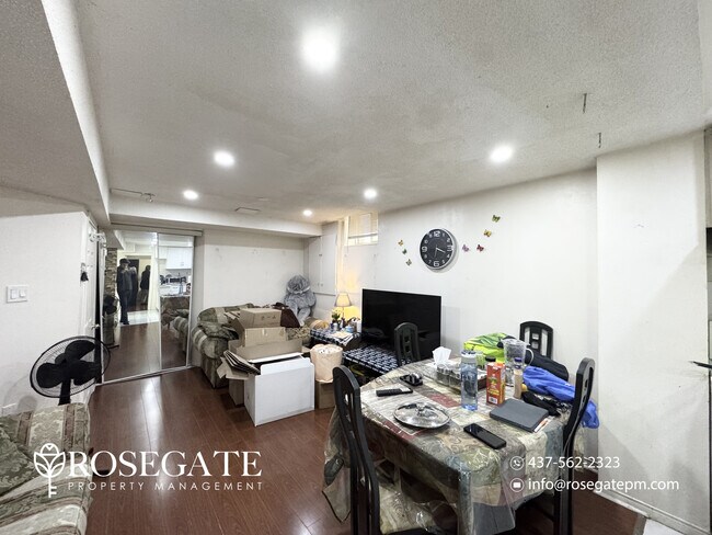 Photo du bâtiment - Spacious 2-Bedroom Basement Apartment with 2 Parking Spaces – Mississauga