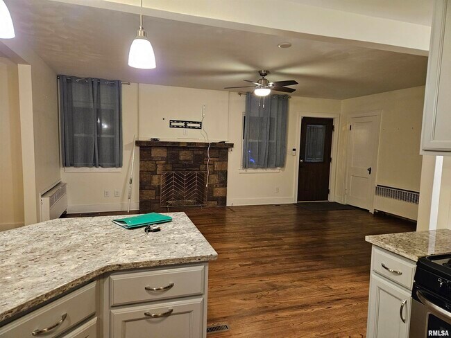 Building Photo - 2419 Middle Rd