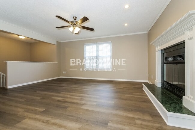 Building Photo - 6623 NW Sioux Dr