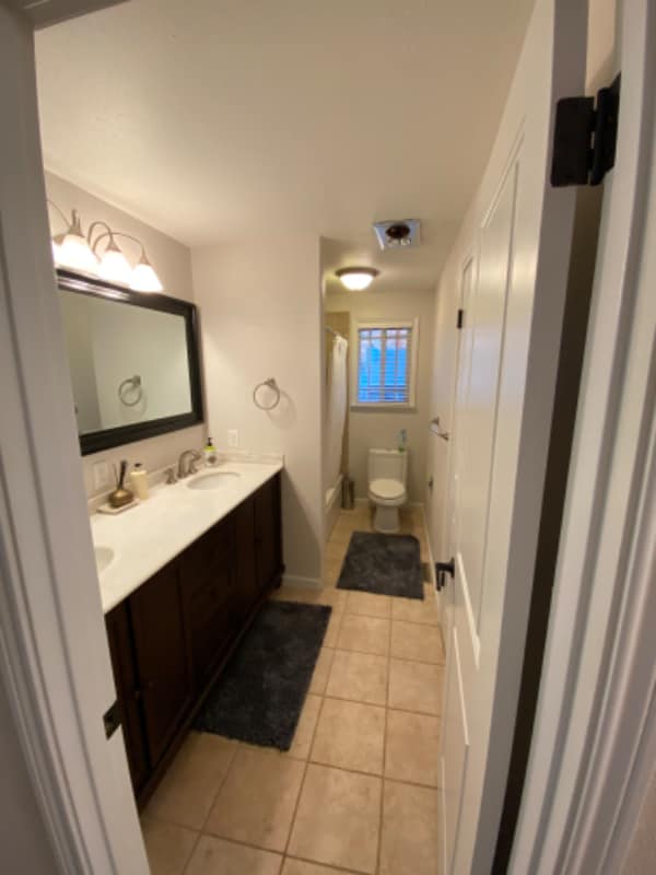 Building Photo - 1332 S Loves Ct