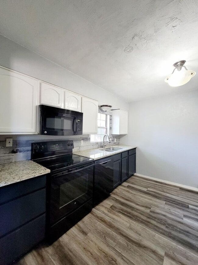 Photo - 112 N Walnut Street- House