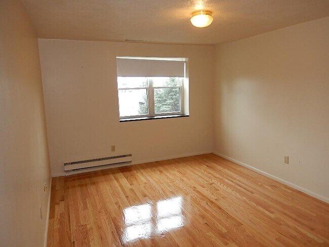Building Photo - 423 Broadway