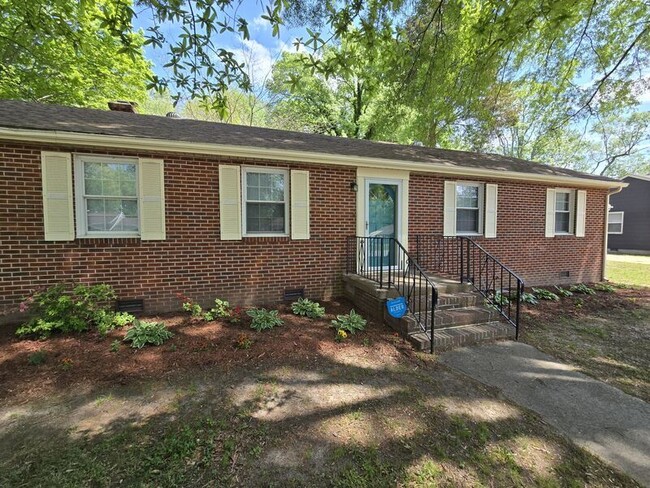 Building Photo - 107 N Colonial Dr