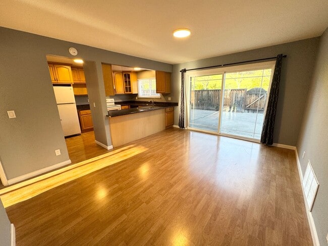 Foto del edificio - Perfect Shape Great Size Condo in San Ramon