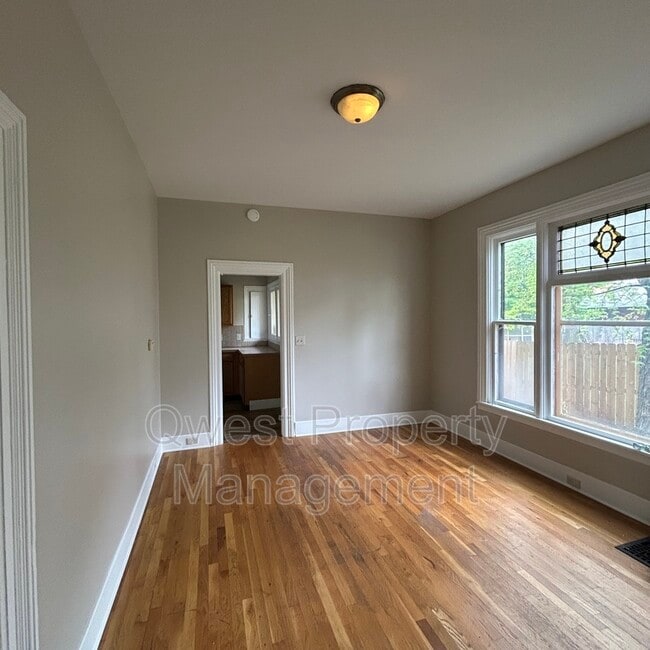 Foto del edificio - 221 Hollister Ave SE