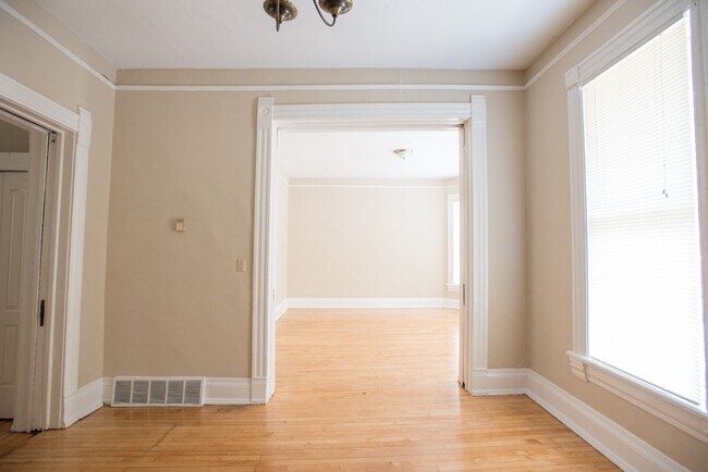 Foto del edificio - 1702 E Bradford Ave