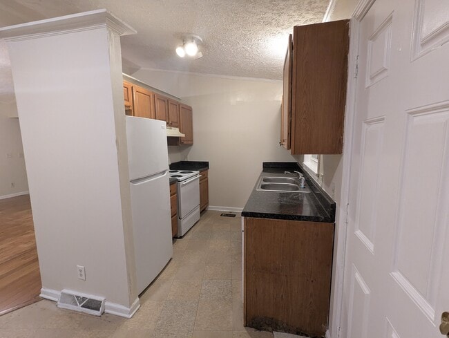 Photo - 1673 Audrey Pl NW House