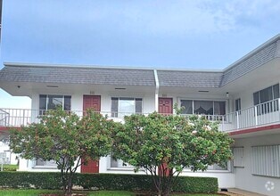 Building Photo - 3200 Lake Osborne Dr