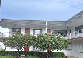 Building Photo - 3200 Lake Osborne Dr
