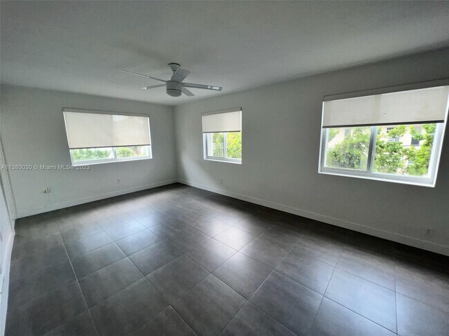 Foto del edificio - 240 Galen Dr