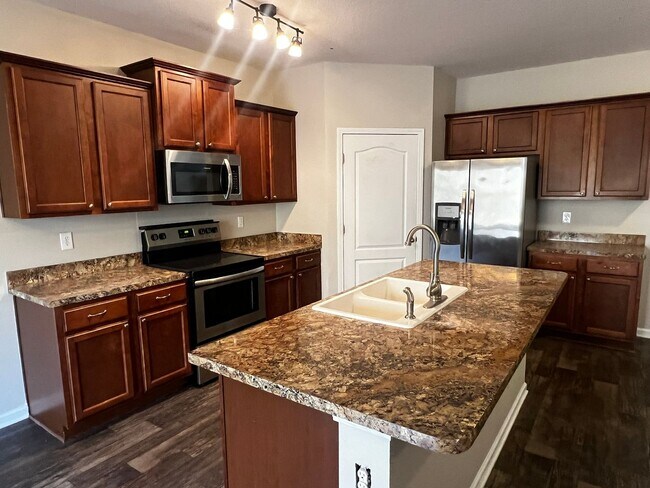 Foto del edificio - 5BR/3BA $2400 Monthly Rent AND One Month Free Rent!