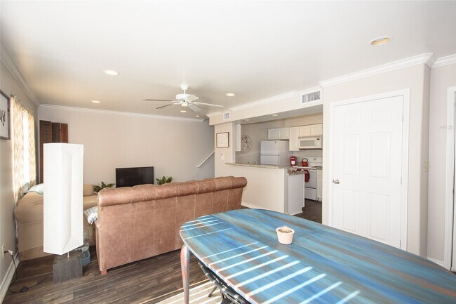 Foto del edificio - 1527 Creekside Ln