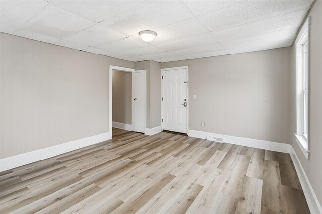 Building Photo - 14 Hacker St