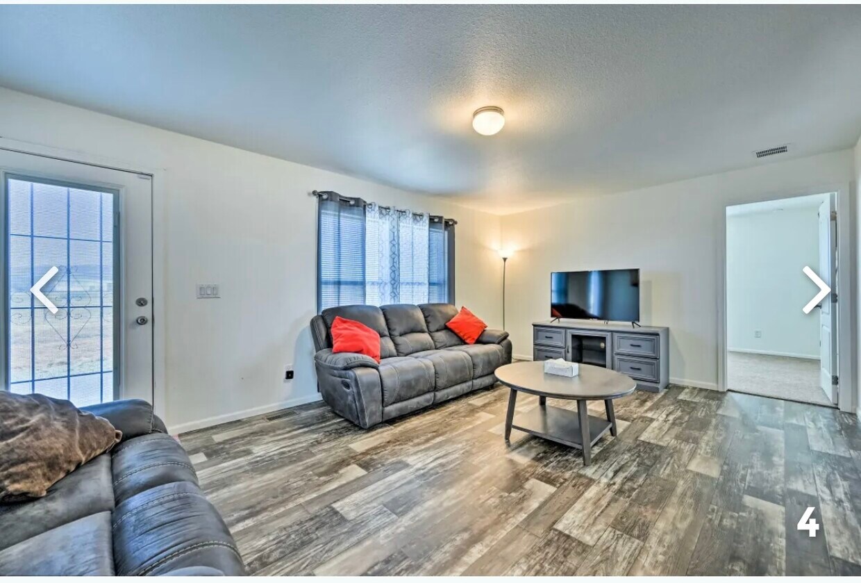 Primary Photo - 11045 N Delta Dr