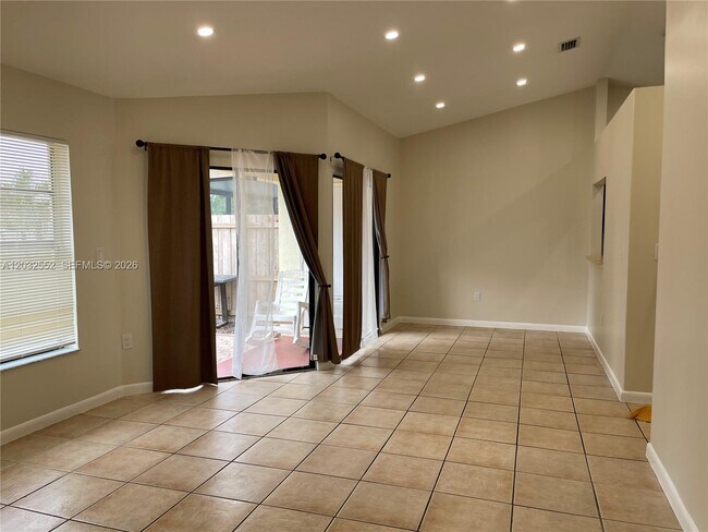 Building Photo - 1511 San Remo Cir