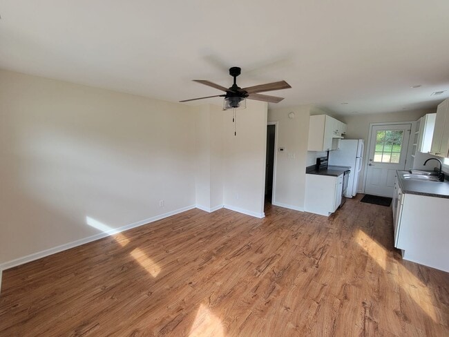 Building Photo - 2 Bedroom House