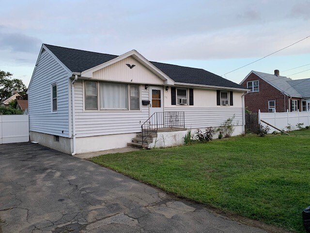 3 Car driveway - 55 Adams St