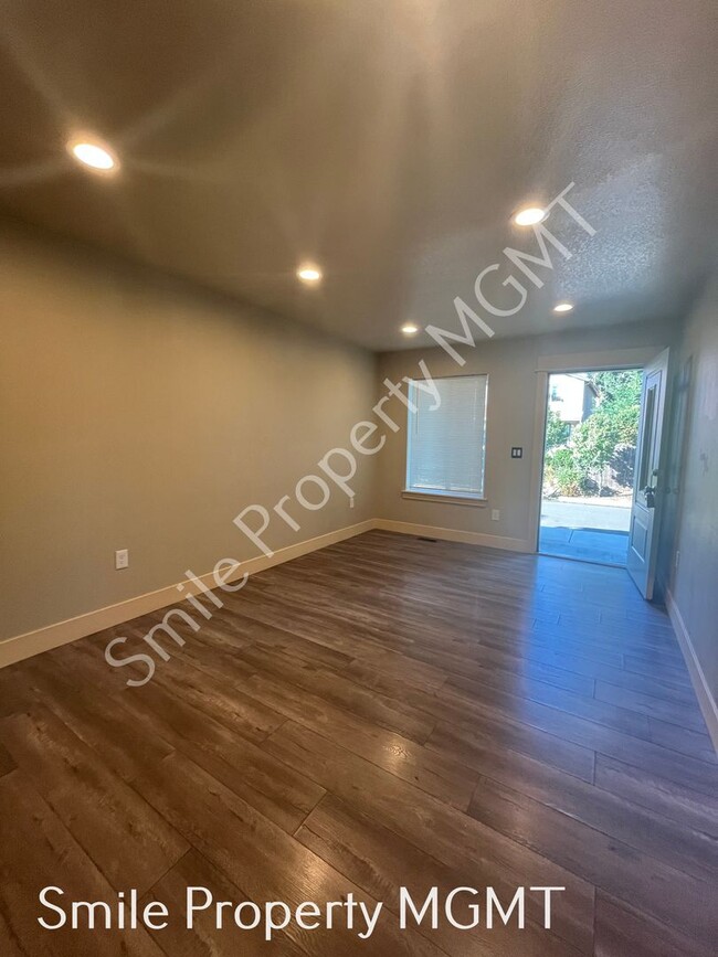 Building Photo - 5938 SE 136th Ave