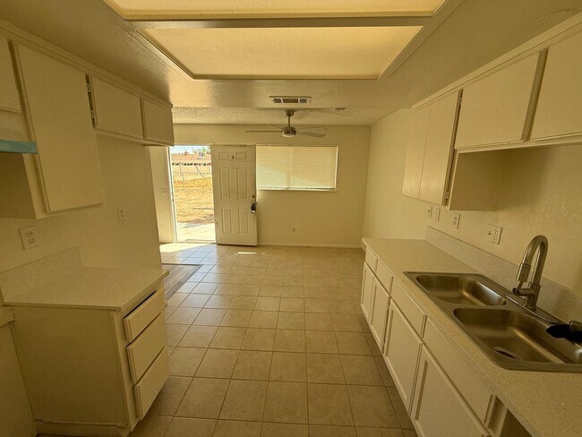 Building Photo - 3711
