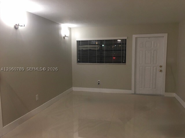 Foto del edificio - 18330 Mediterranean Blvd