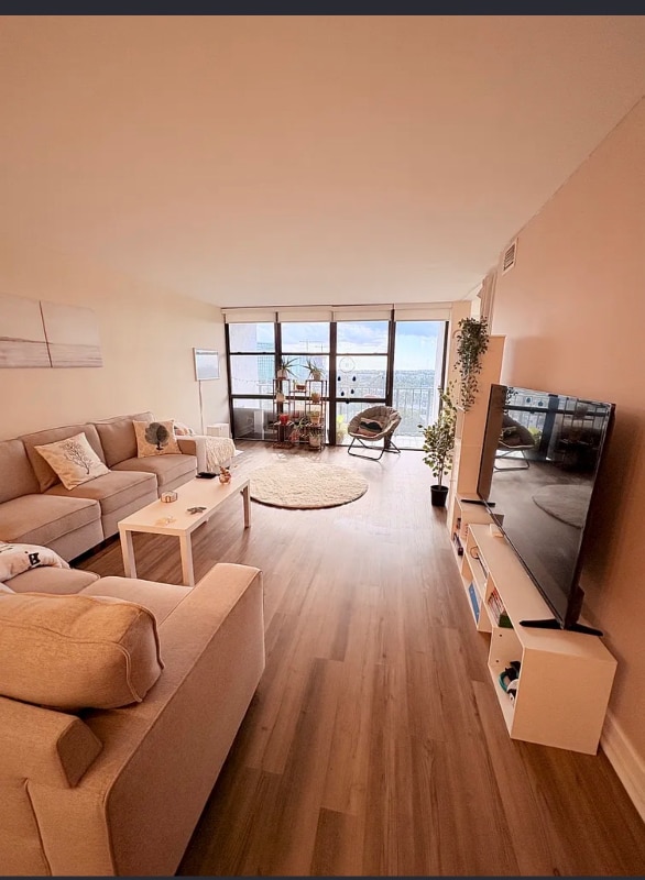 Photo - 1000 Parkview Dr (Hallandale Beach, FL)