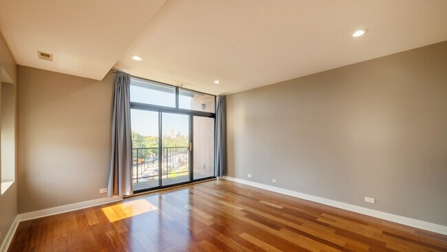 Building Photo - 651 N Milwaukee Ave