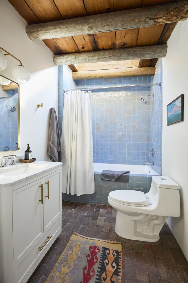 Foto del edificio - 2861 Agua Fria St