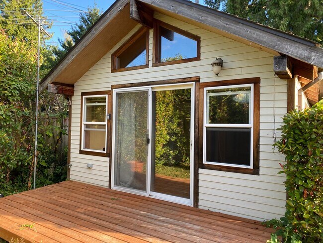 Building Photo - (ARBOR) 4915 Lake Wa Blvd