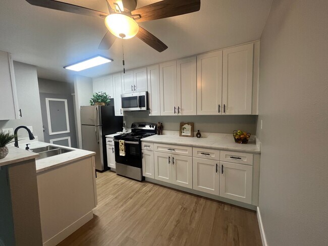 Foto del edificio - 941 Lewelling Blvd