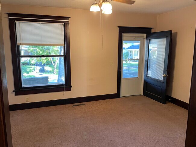 Living Room - 116 E Raymond St