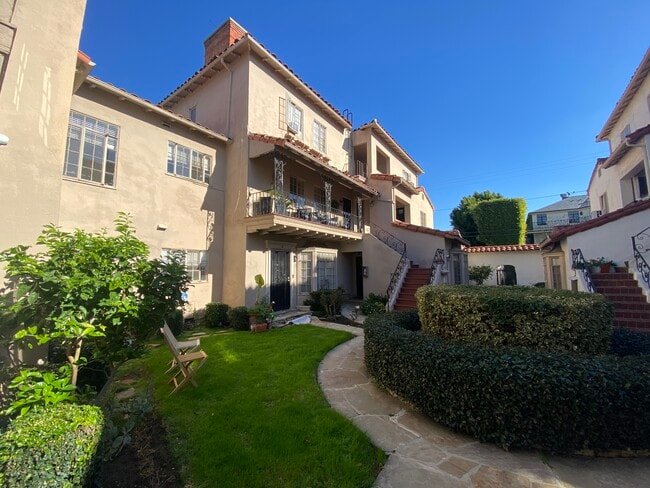 Building Photo - 144 S Camden Dr