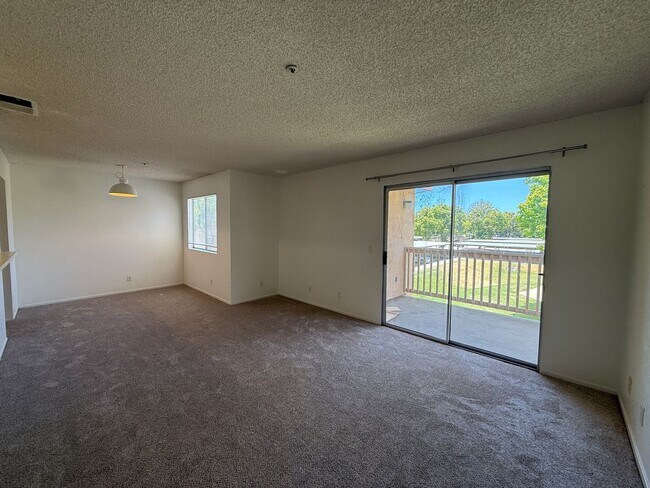 Foto del edificio - Centrally Located Las Palmas Upstairs Cond...