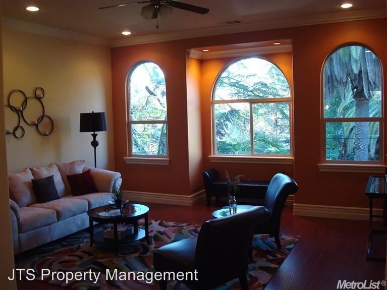 Foto del edificio - 7966 Canyon Dr