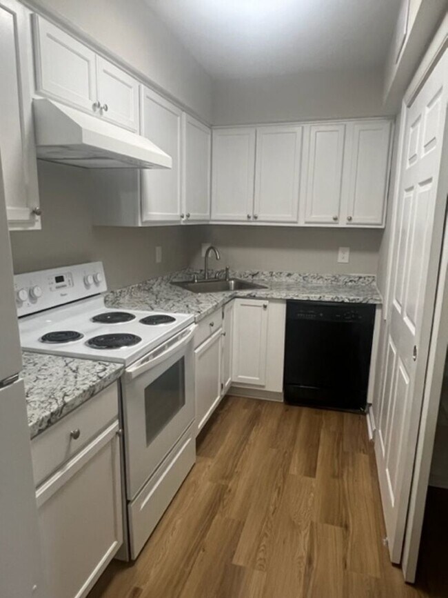 Foto del edificio - Two bedroom, 1 bath condo in Greensboro-Pr...