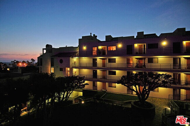 Foto del edificio - 2960 Neilson Way