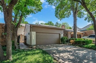 Building Photo - 6433 Southpoint Dr