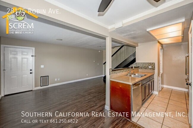 Foto del edificio - Two Bedroom Townhouse in Santa Clarita