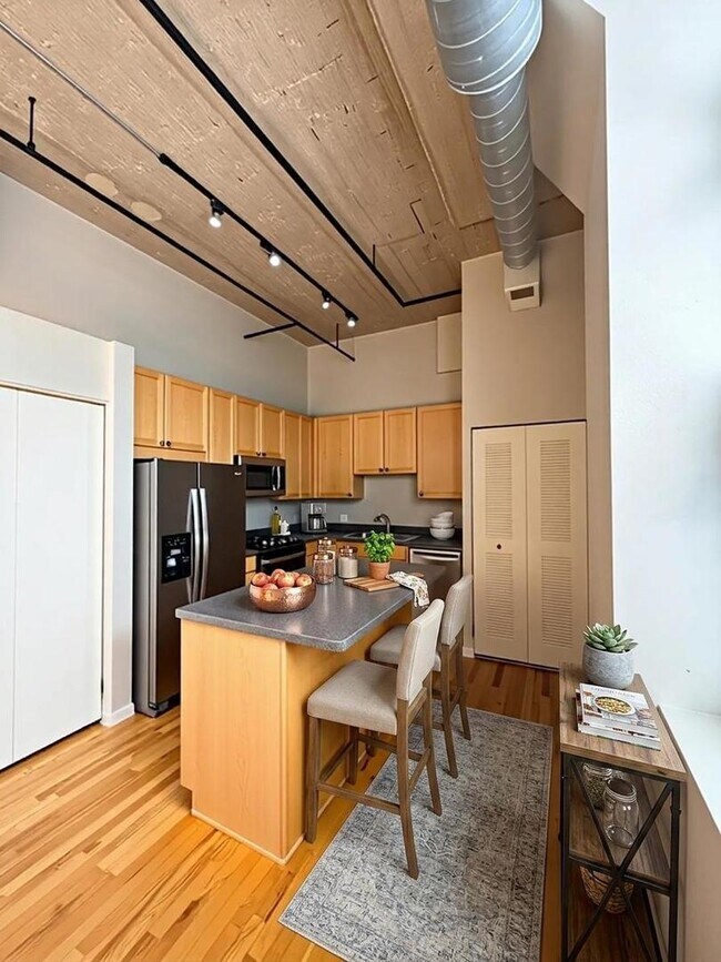 Building Photo - 758 N Larrabee St